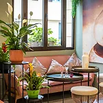 Hotel Ariane Montparnasse By Patrick Hayat