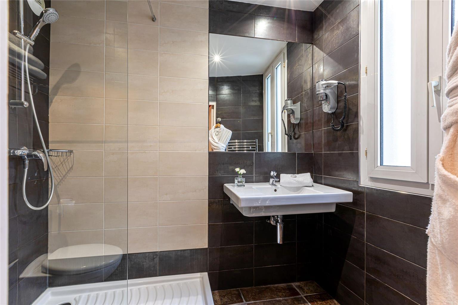 Hotel Ariane Montparnasse By Patrick Hayat 3*